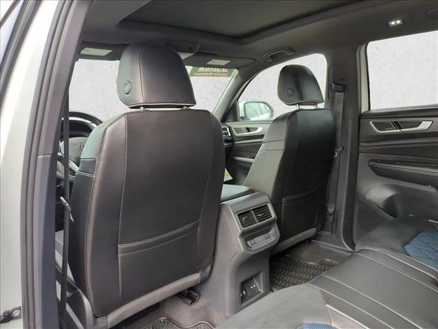Used 2025 Volkswagen Atlas Cross Sport SEL Premium R-Line AWD/4WD image 18