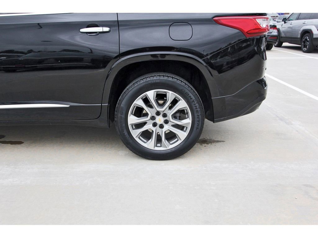 Used 2021 Chevrolet Traverse Premier w/ LPO, Blackout Package FWD image 36