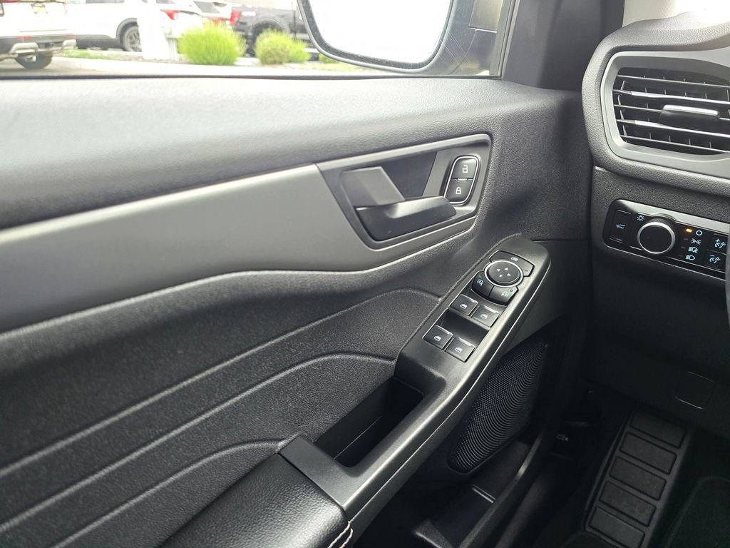 Certified 2024 Ford Escape Active AWD/4WD image 31