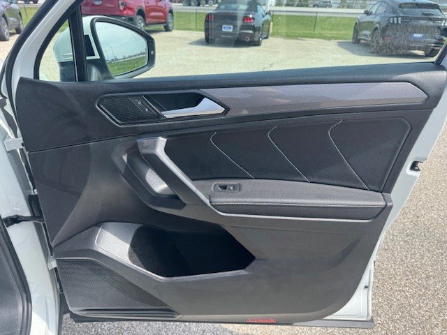 Used 2022 Volkswagen Tiguan SE image 33