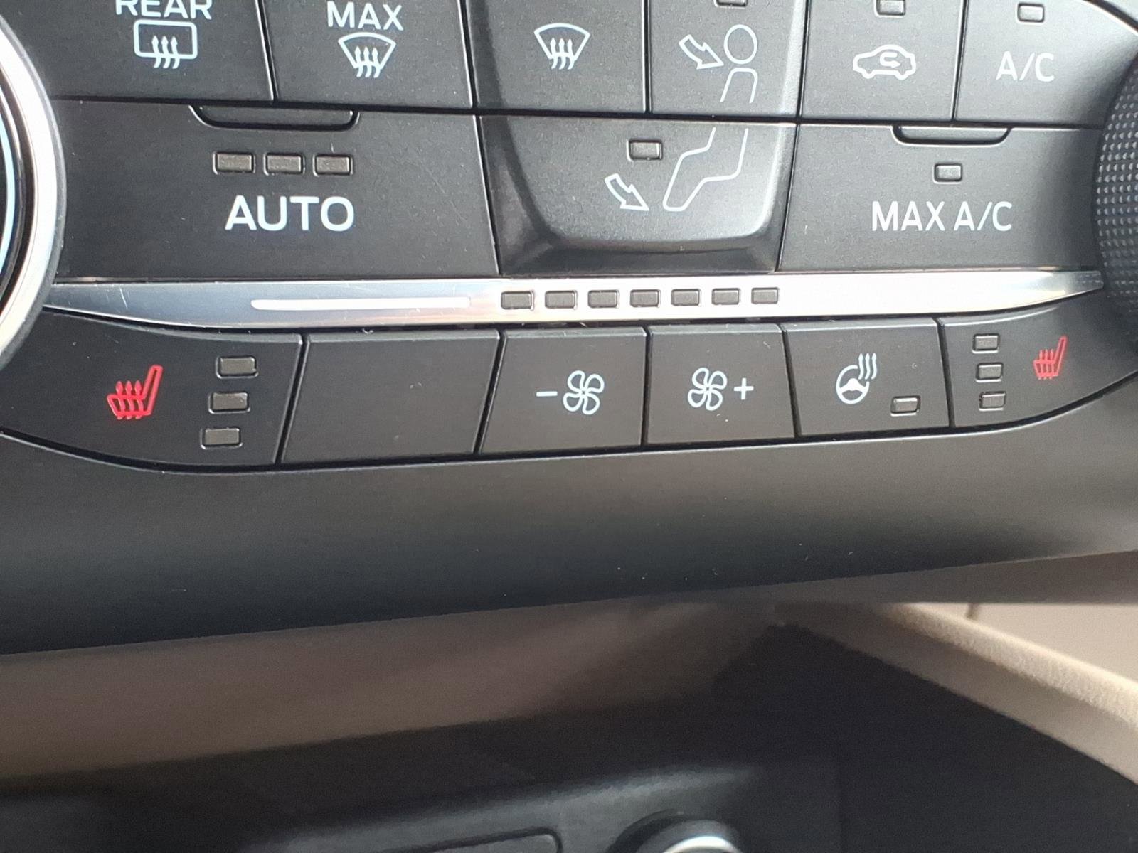Certified 2020 Ford Escape Titanium AWD/4WD image 17