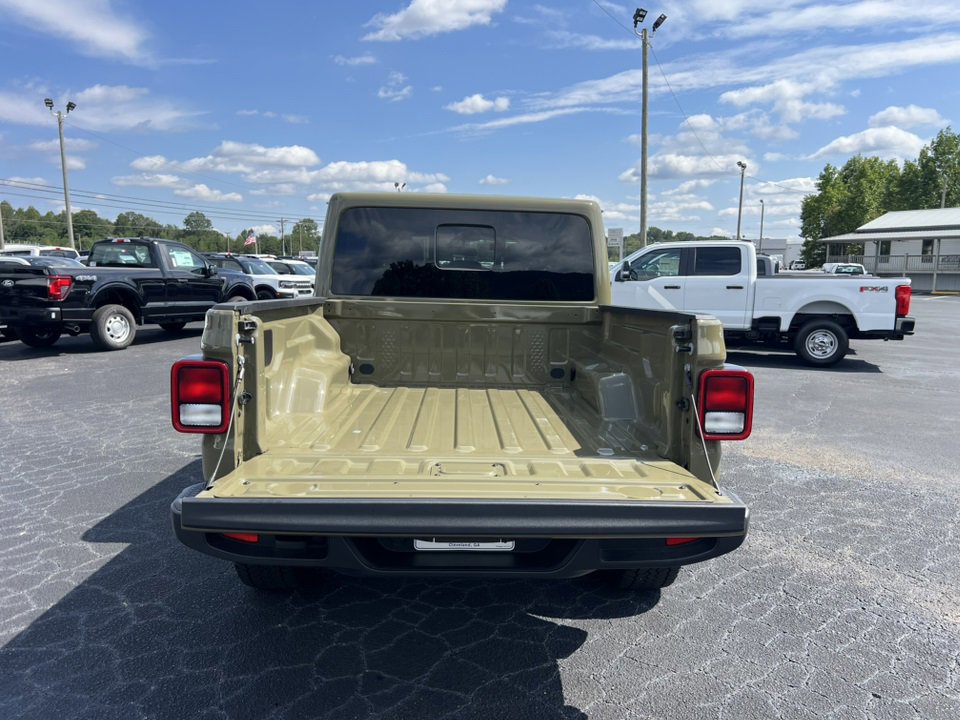 Used 2025 Jeep Gladiator Sport image 9