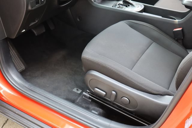 Used 2025 Hyundai Kona SEL FWD image 13