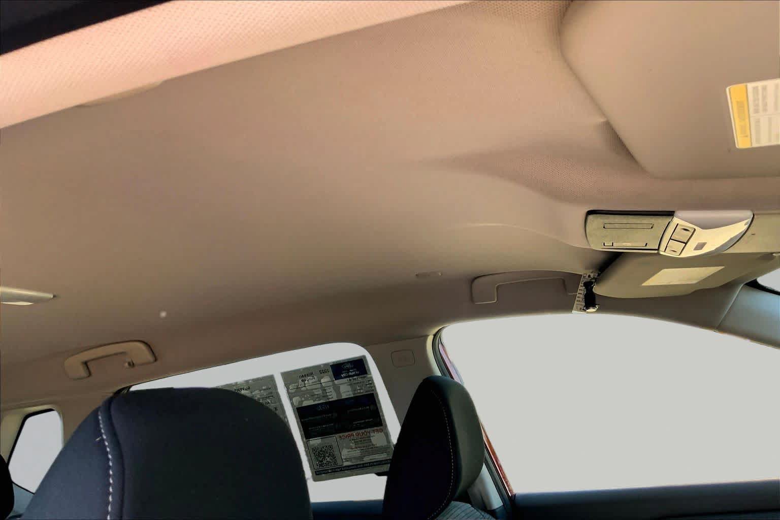 Used 2022 Nissan Rogue SV FWD image 14