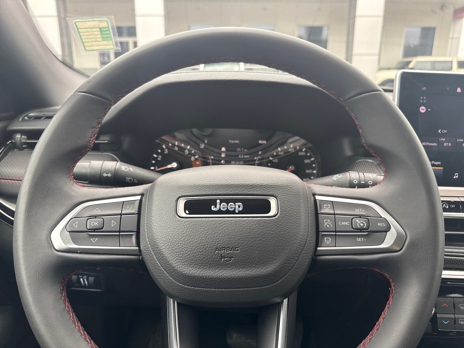 Used 2025 Jeep Compass Trailhawk AWD/4WD image 27