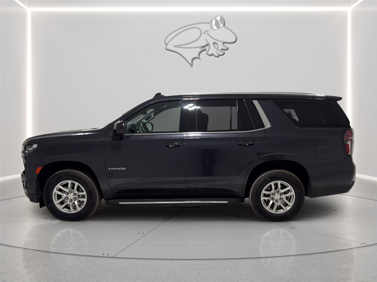 Used 2023 Chevrolet Tahoe LS AWD/4WD image 2