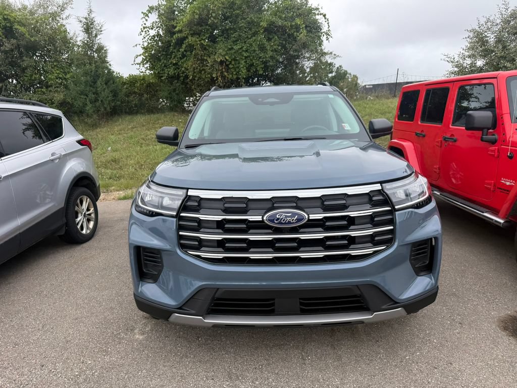 Certified 2025 Ford Explorer Active AWD/4WD image 2