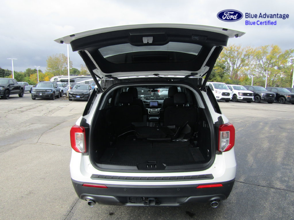 Certified 2023 Ford Explorer XLT w/ Equipment Group 202A AWD/4WD image 15