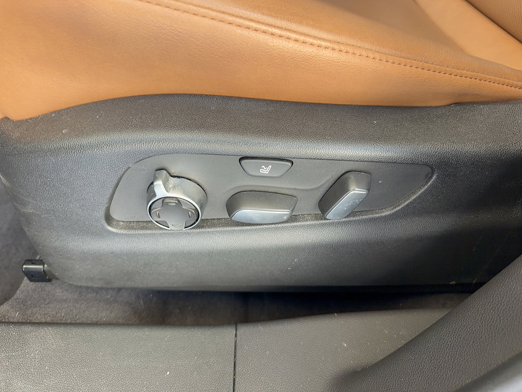 Used 2023 Cadillac XT4 Premium Luxury w/ Technology Package FWD image 32