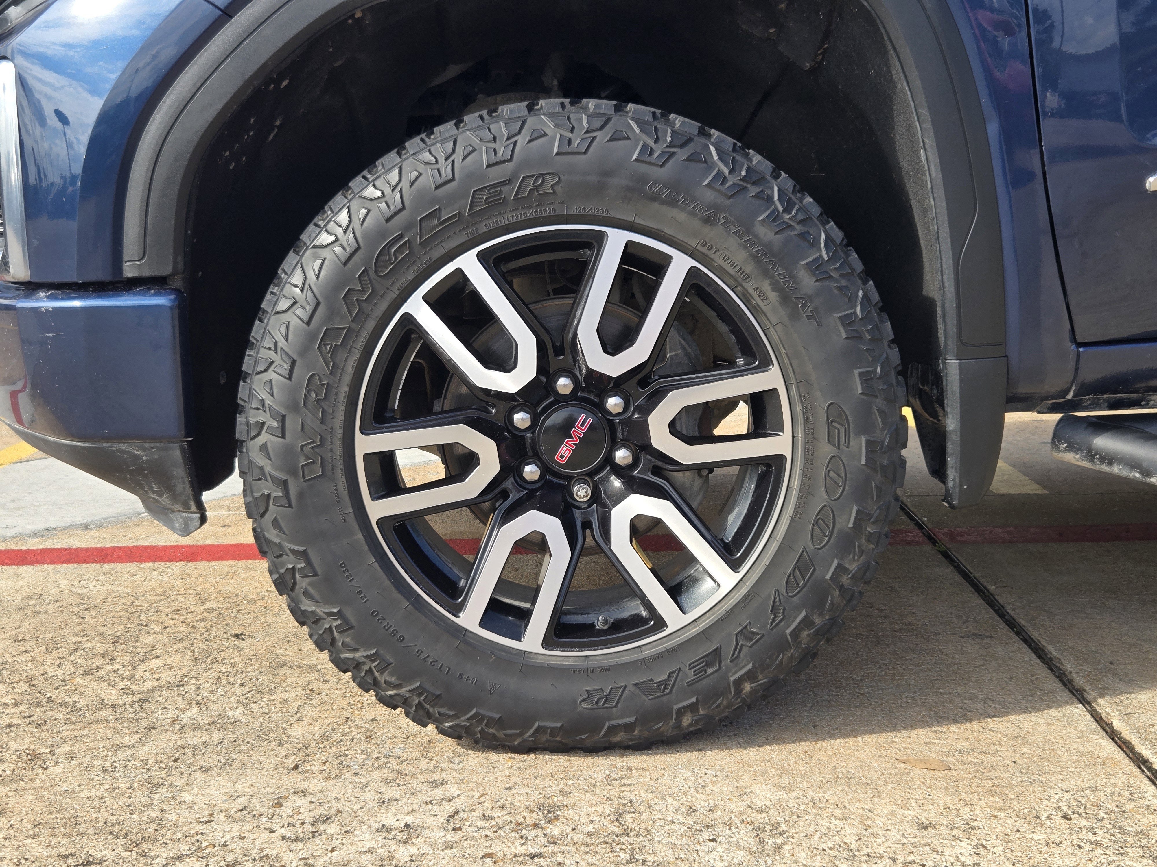 Used 2020 GMC Sierra 1500 AT4 w/ AT4 Premium Package image 7