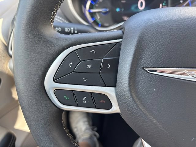 Used 2024 Chrysler Pacifica Limited FWD image 17