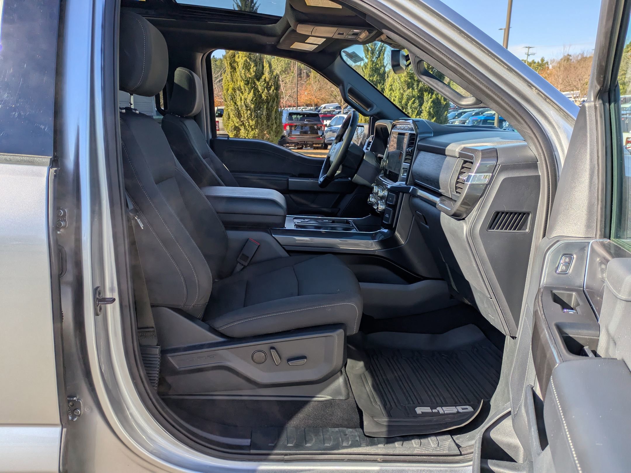 Certified 2023 Ford F150 XLT w/ Equipment Group 302A High image 44