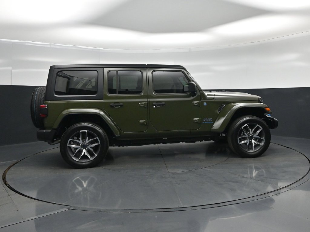 Used 2024 Jeep Wrangler Unlimited w/ Convenience Group AWD/4WD image 20