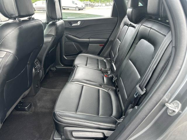 Certified 2025 Ford Escape Platinum AWD/4WD image 31