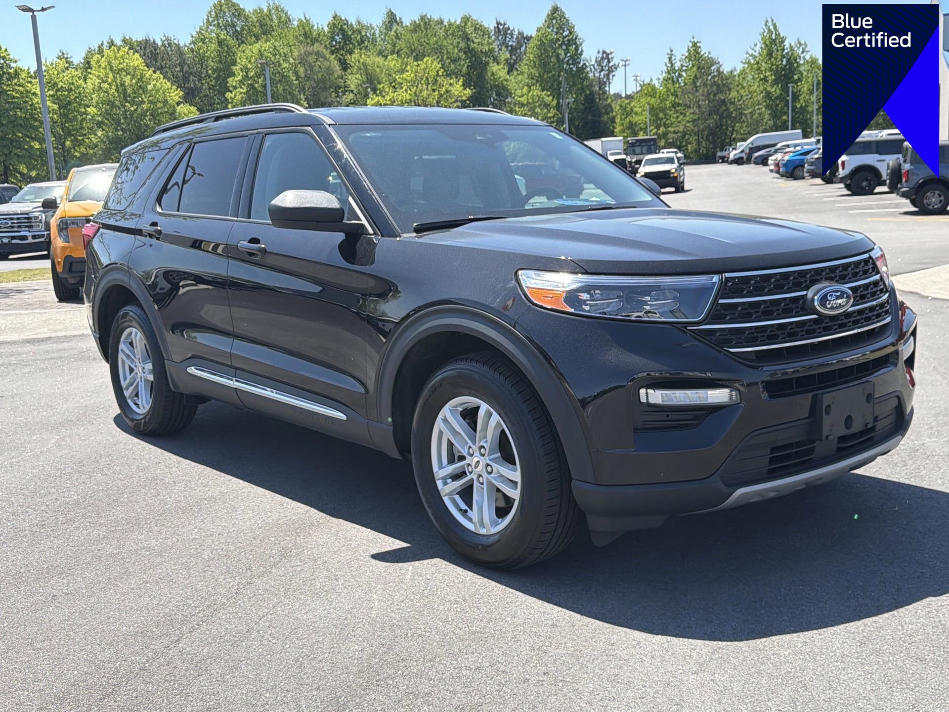 Certified 2024 Ford Explorer XLT w/ Equipment Group 202A AWD/4WD image 1