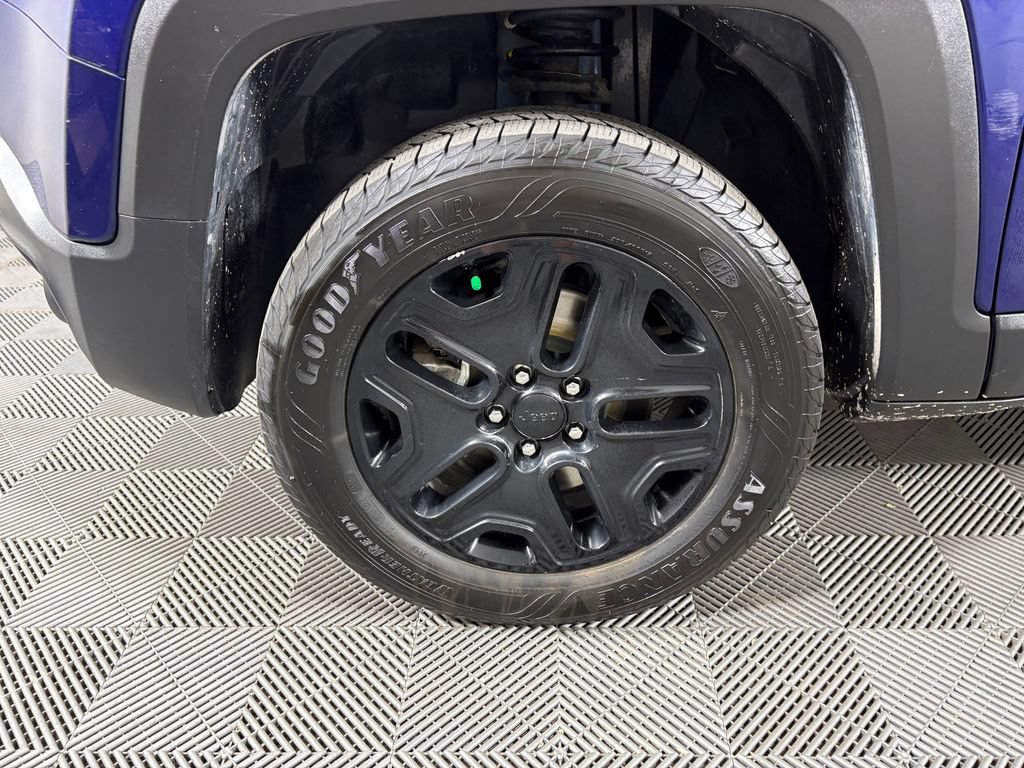 Used 2018 Jeep Renegade Trailhawk AWD/4WD image 11