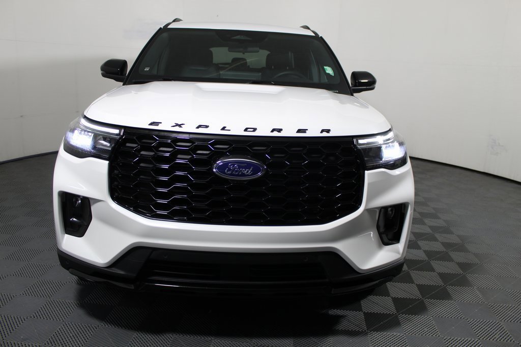 Certified 2025 Ford Explorer ST-Line w/ ST-Line Street Pack image 6