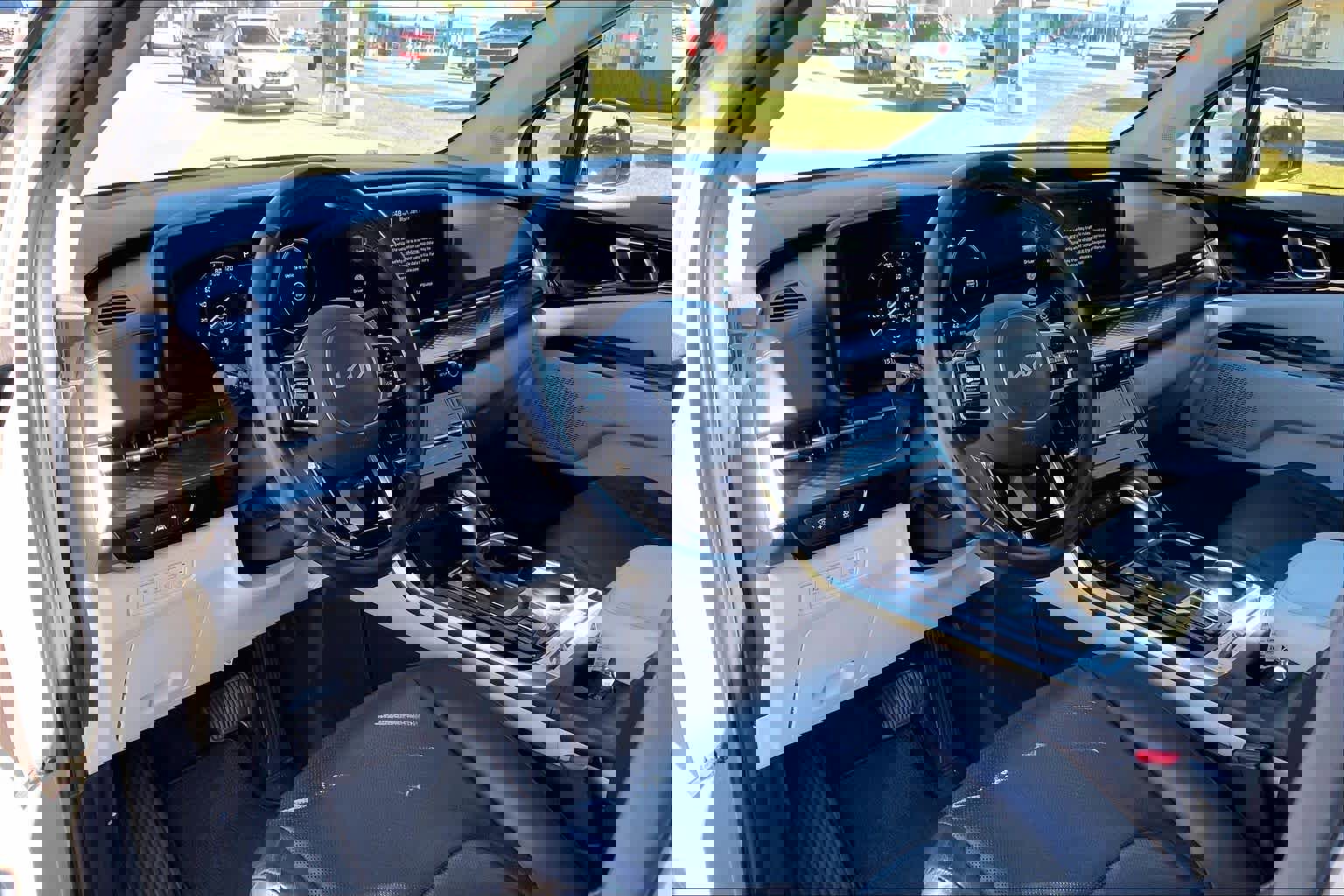 Used 2022 Kia Carnival SX Prestige image 17