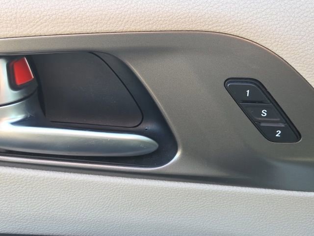 Used 2023 Chrysler Pacifica Touring-L image 25