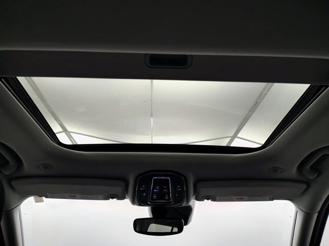 Used 2023 Jeep Grand Cherokee Laredo AWD/4WD image 3