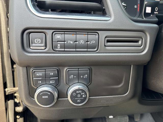 Used 2021 GMC Yukon XL SLT w/ SLT Premium Package image 24