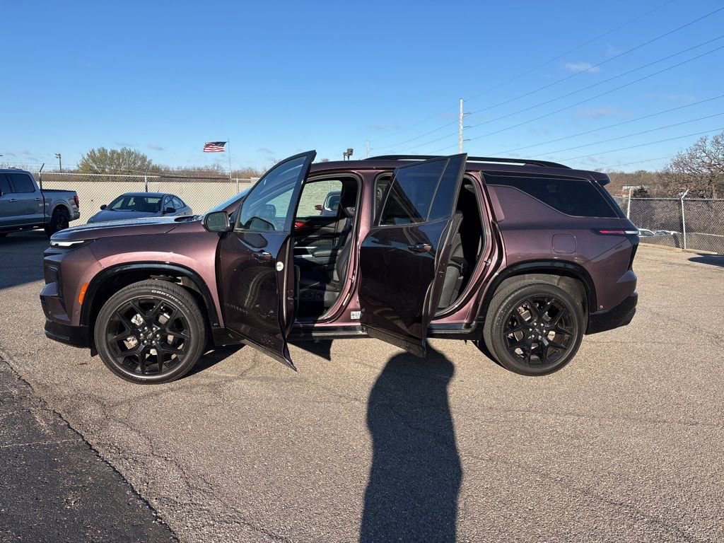 Used 2024 Chevrolet Traverse RS image 7