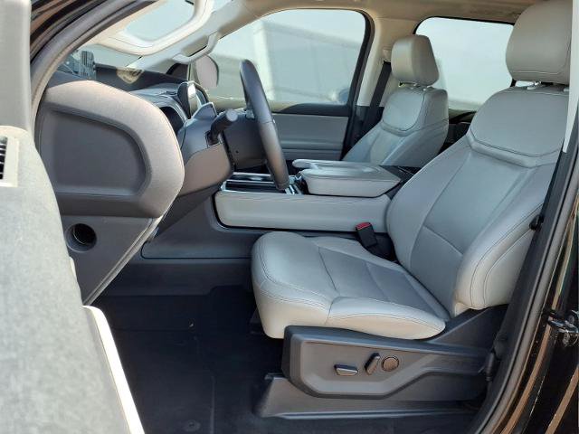 Certified 2025 Ford Expedition Active AWD/4WD image 23