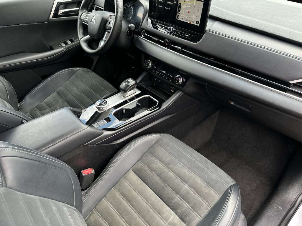 Used 2025 Mitsubishi Outlander SE FWD image 16