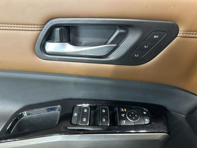 Used 2022 Nissan Pathfinder Platinum w/ Cargo Package AWD/4WD image 19