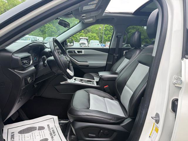 Certified 2023 Ford Explorer XLT w/ Equipment Group 202A AWD/4WD image 9