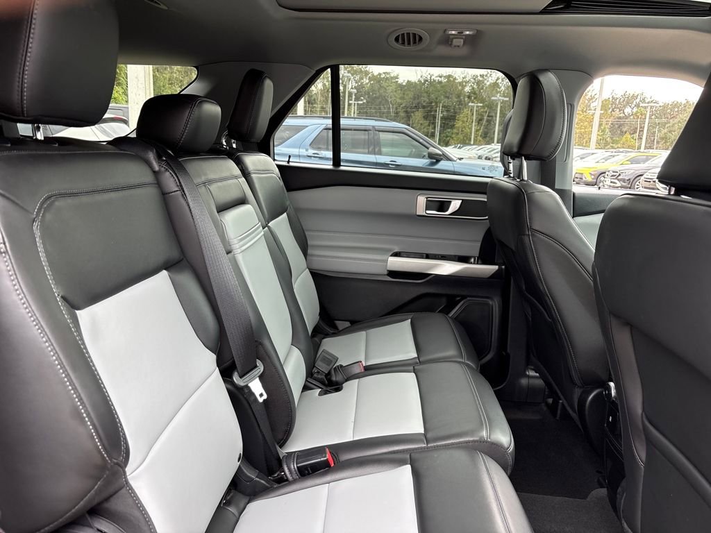 Certified 2022 Ford Explorer XLT w/ Equipment Group 202A image 30
