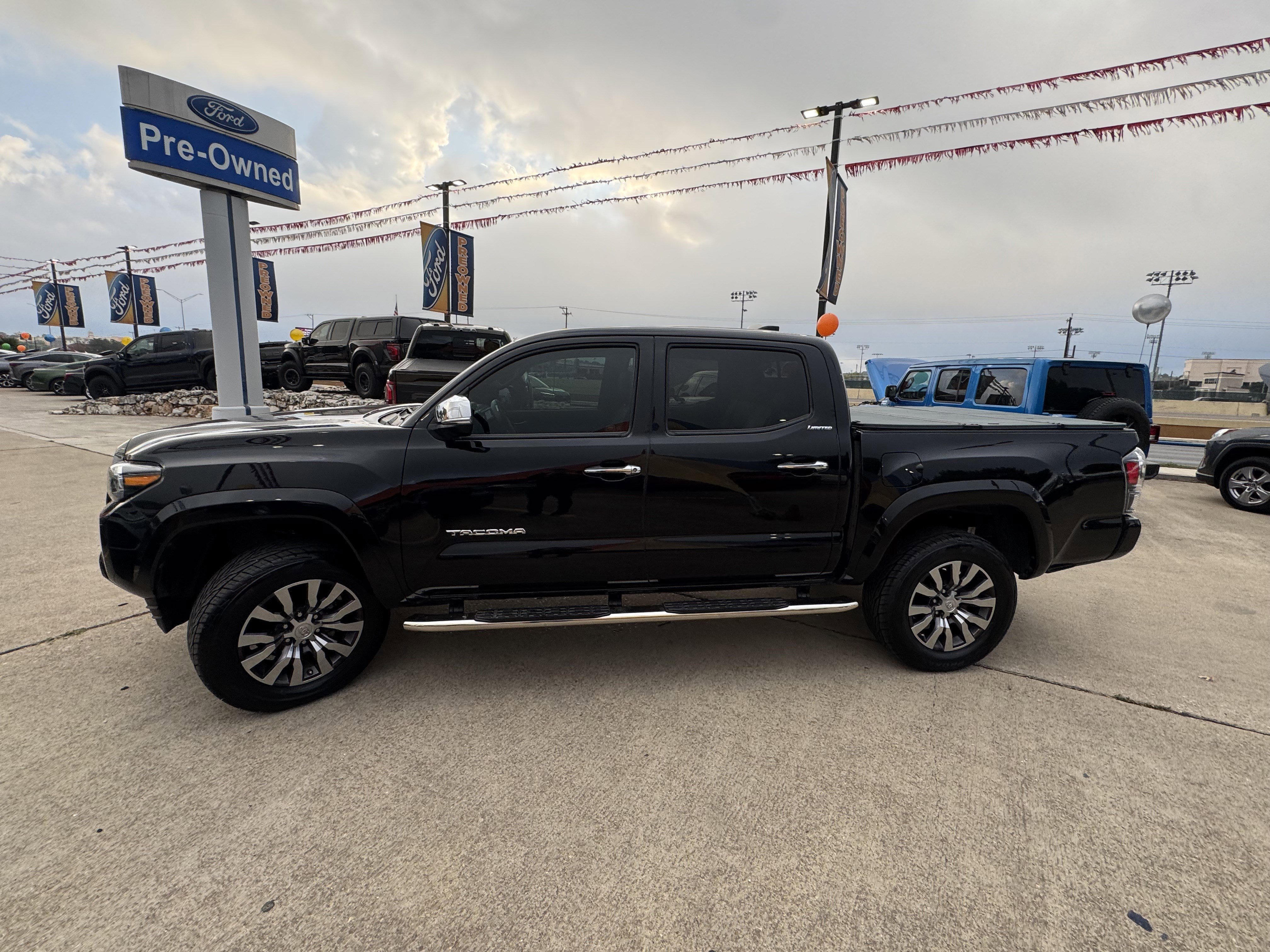 Used 2020 Toyota Tacoma Limited image 7