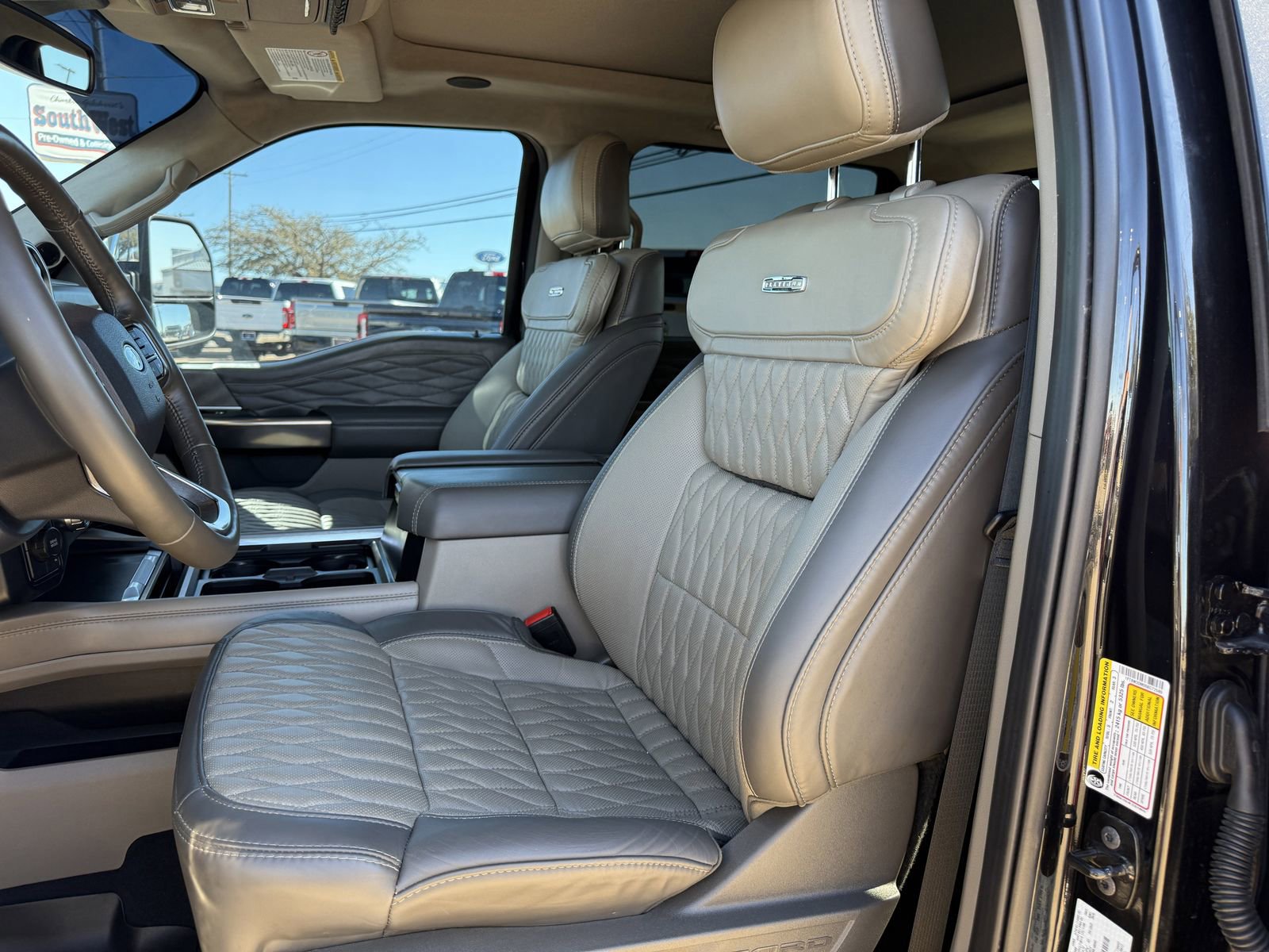 Certified 2025 Ford F350 Platinum w/ Platinum Plus Package image 27