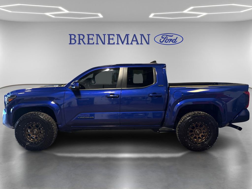 Used 2025 Toyota Tacoma SR5 AWD/4WD image 8