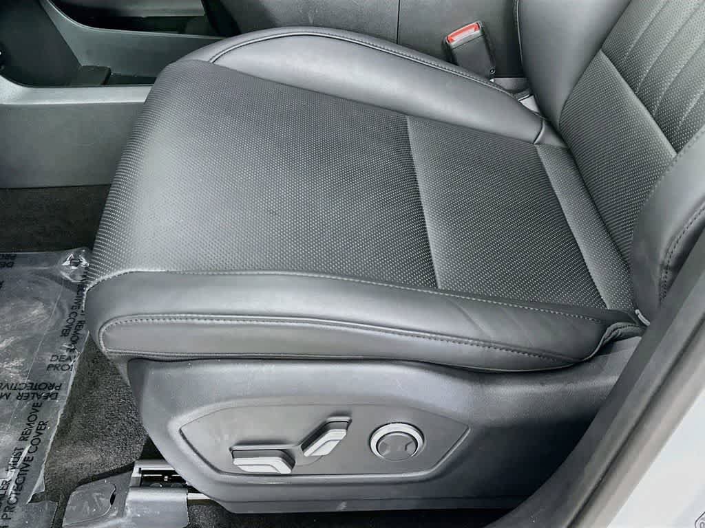Used 2025 Hyundai Santa Fe SEL FWD image 28