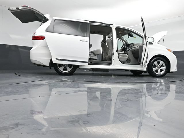 Used 2018 Toyota Sienna LE FWD image 49