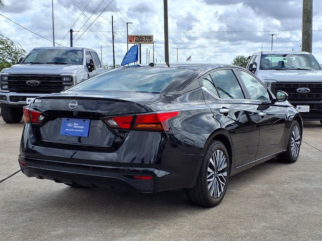 Used 2025 Nissan Altima 2.5 SV FWD image 2