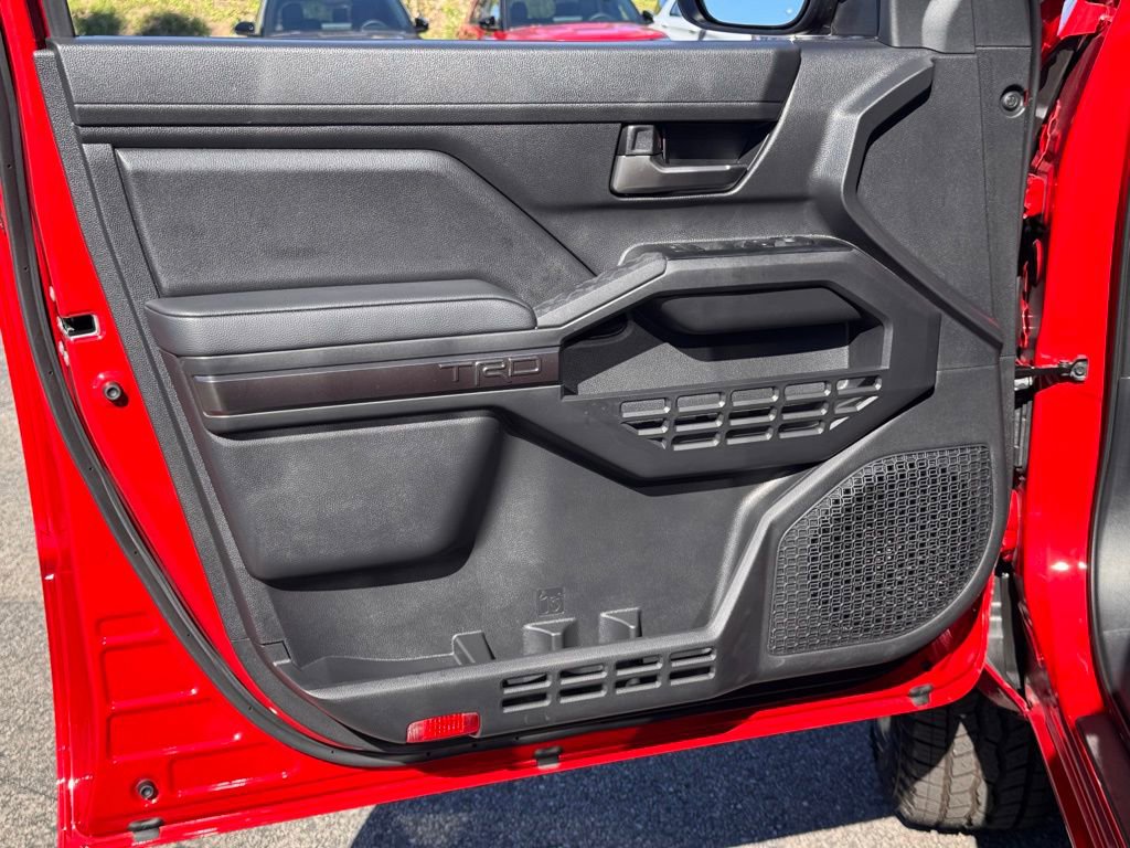 Used 2025 Toyota Tacoma TRD Off-Road image 15