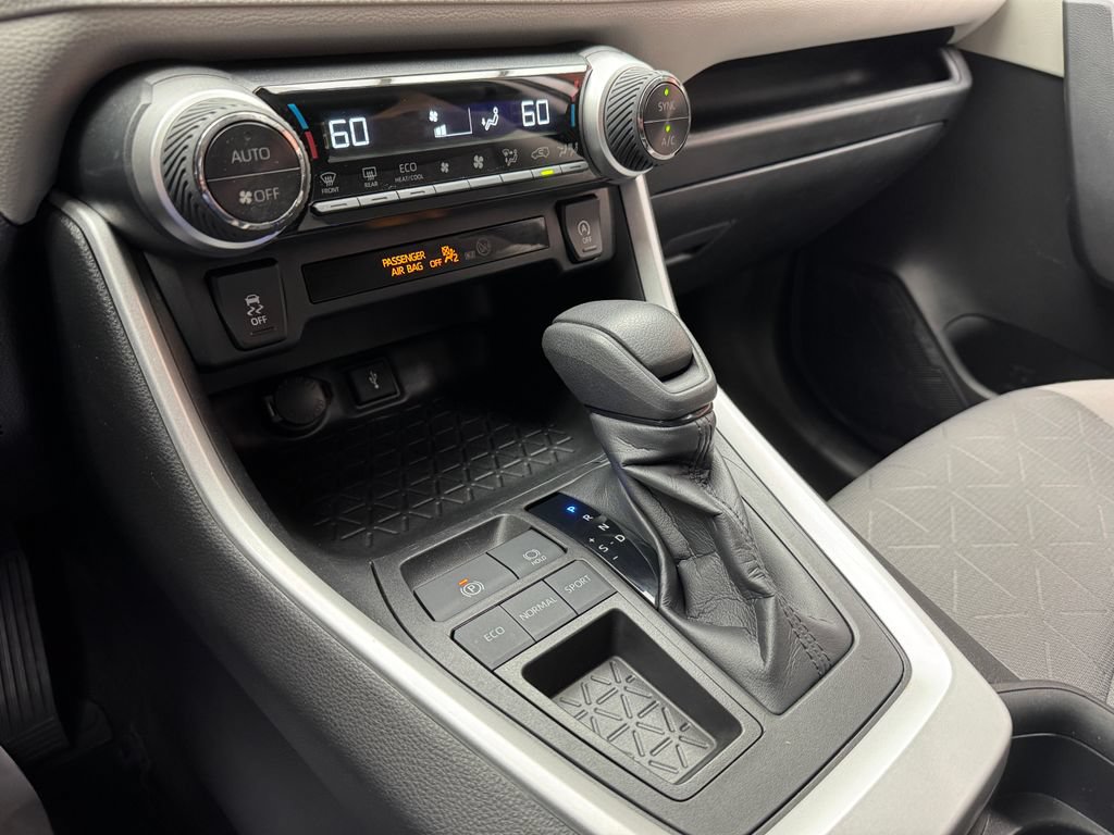 Used 2021 Toyota RAV4 XLE FWD image 18