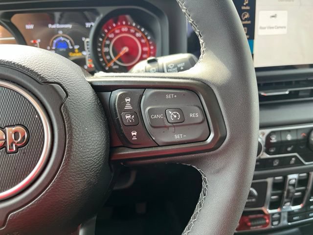 Used 2025 Jeep Wrangler Unlimited Rubicon w/ Convenience Group AWD/4WD image 18