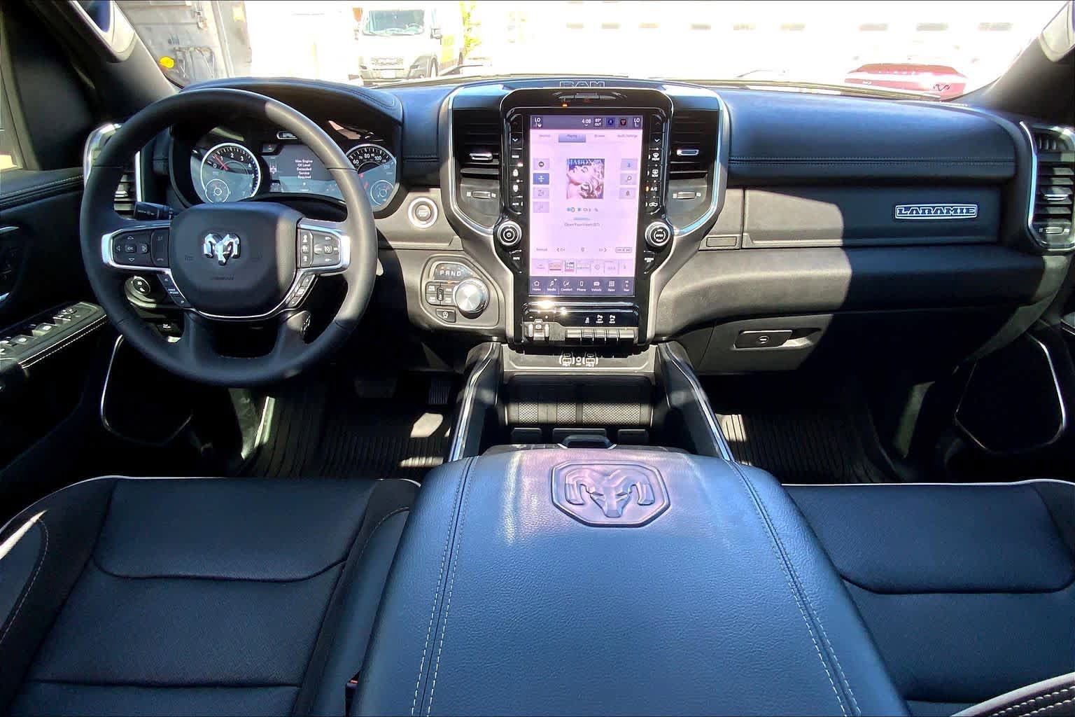 Used 2025 RAM 1500 Laramie w/ Laramie Southwest Edition AWD/4WD image 15