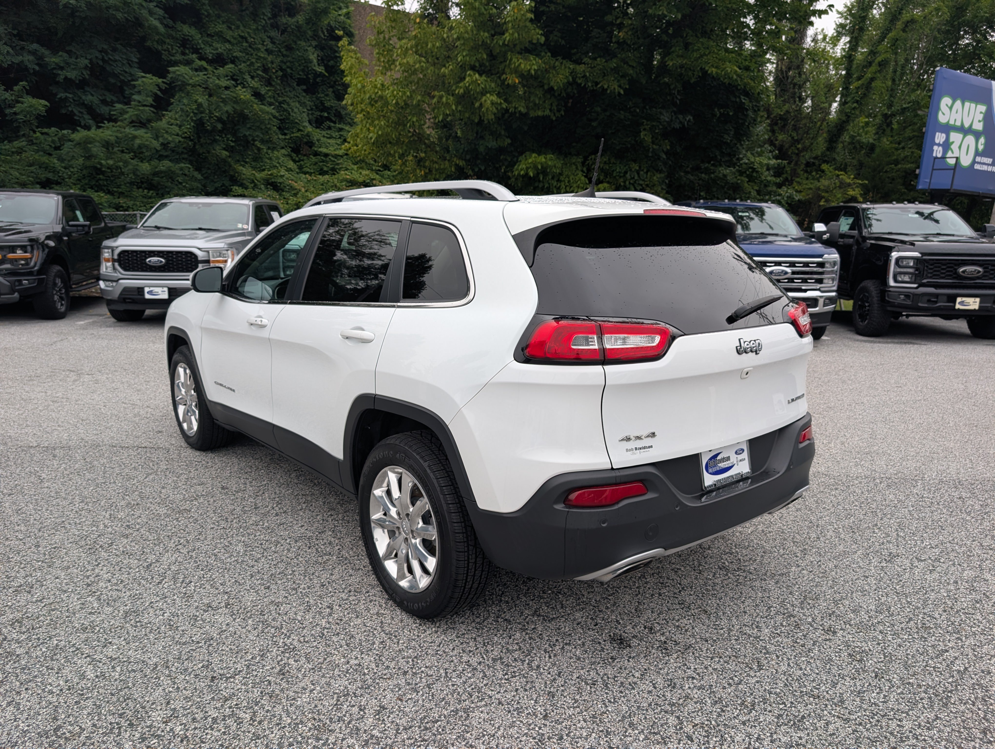 Used 2017 Jeep Cherokee Limited AWD/4WD image 5