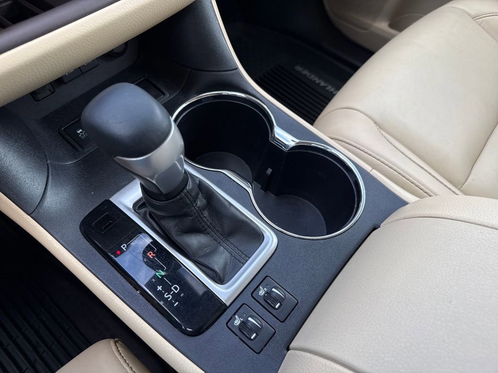 Used 2019 Toyota Highlander XLE AWD/4WD image 24
