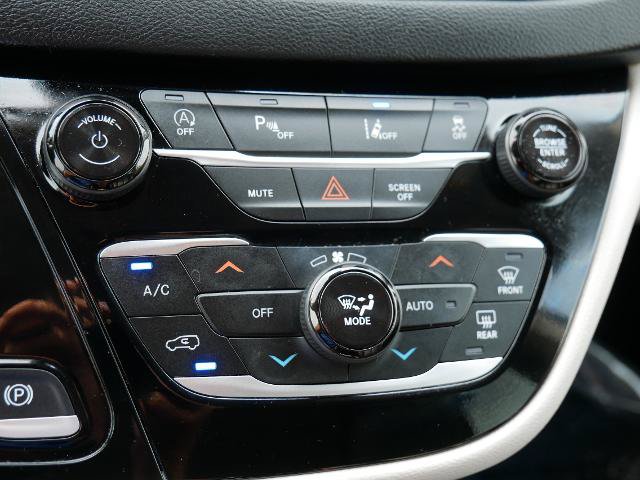 Used 2024 Chrysler Pacifica Touring-L FWD image 24