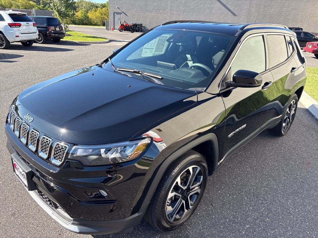 Used 2023 Jeep Compass Limited AWD/4WD image 4