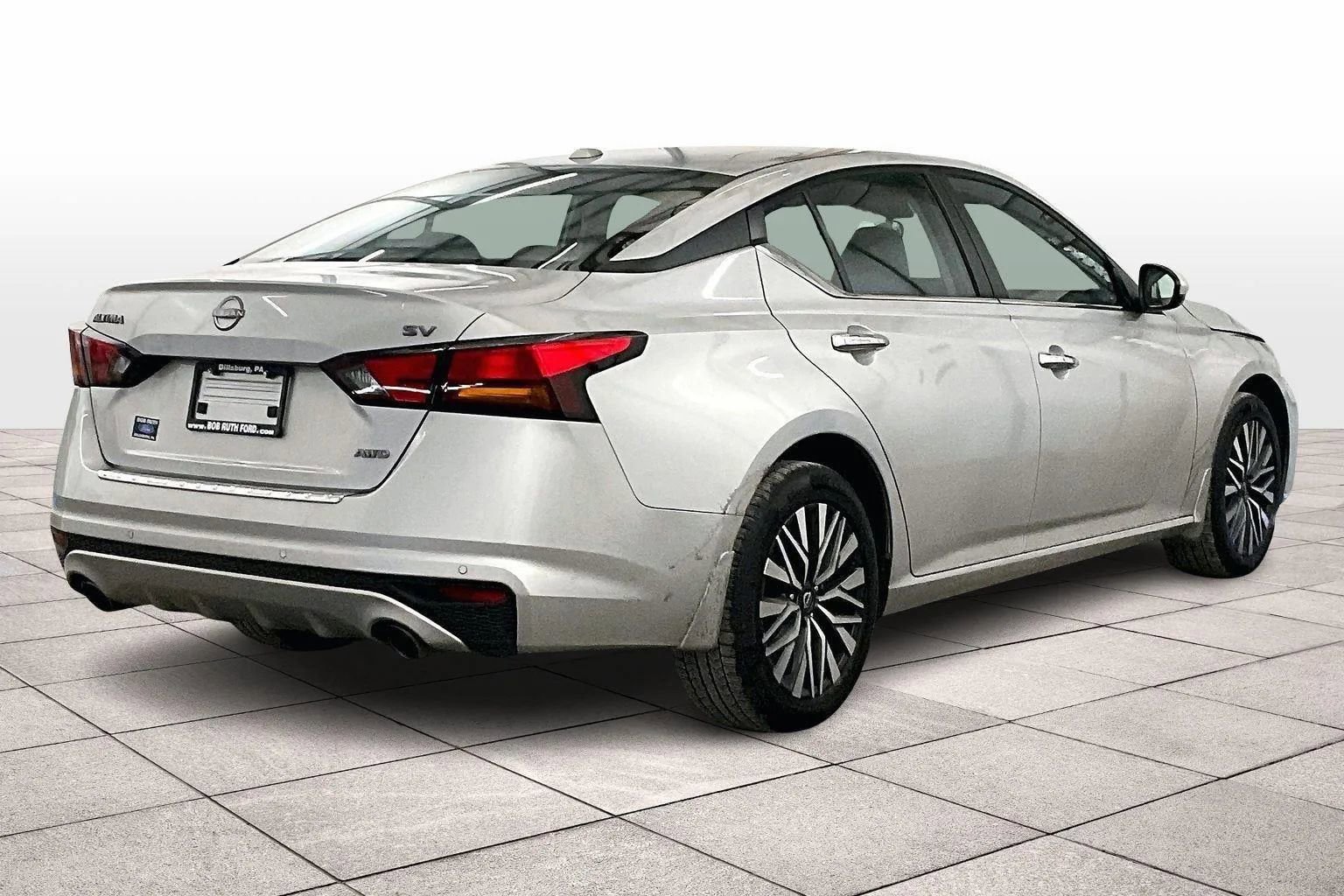 Used 2023 Nissan Altima 2.5 SV w/ SV Premium Package image 3