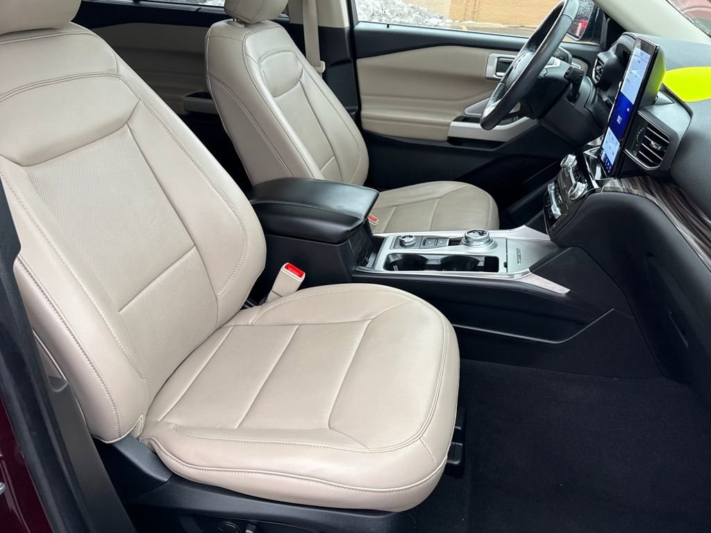 Certified 2023 Ford Explorer Limited w/ Limited Technology Package image 9