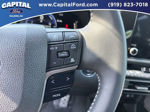 Used 2025 Toyota Camry SE FWD image 23