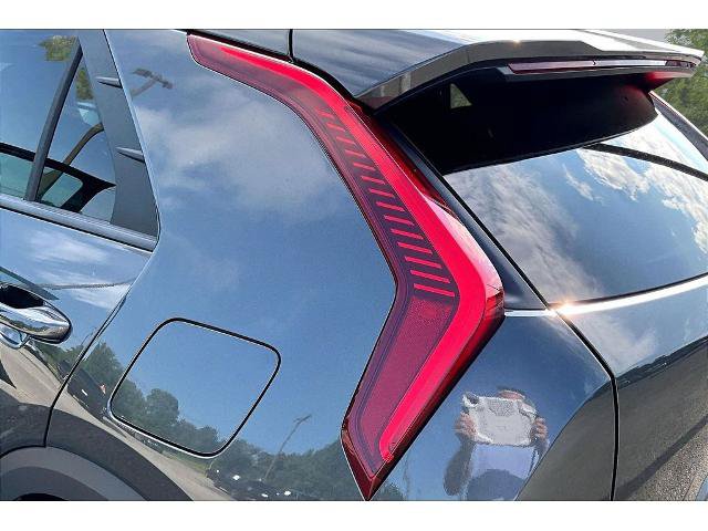Used 2025 Kia Niro LX FWD image 19