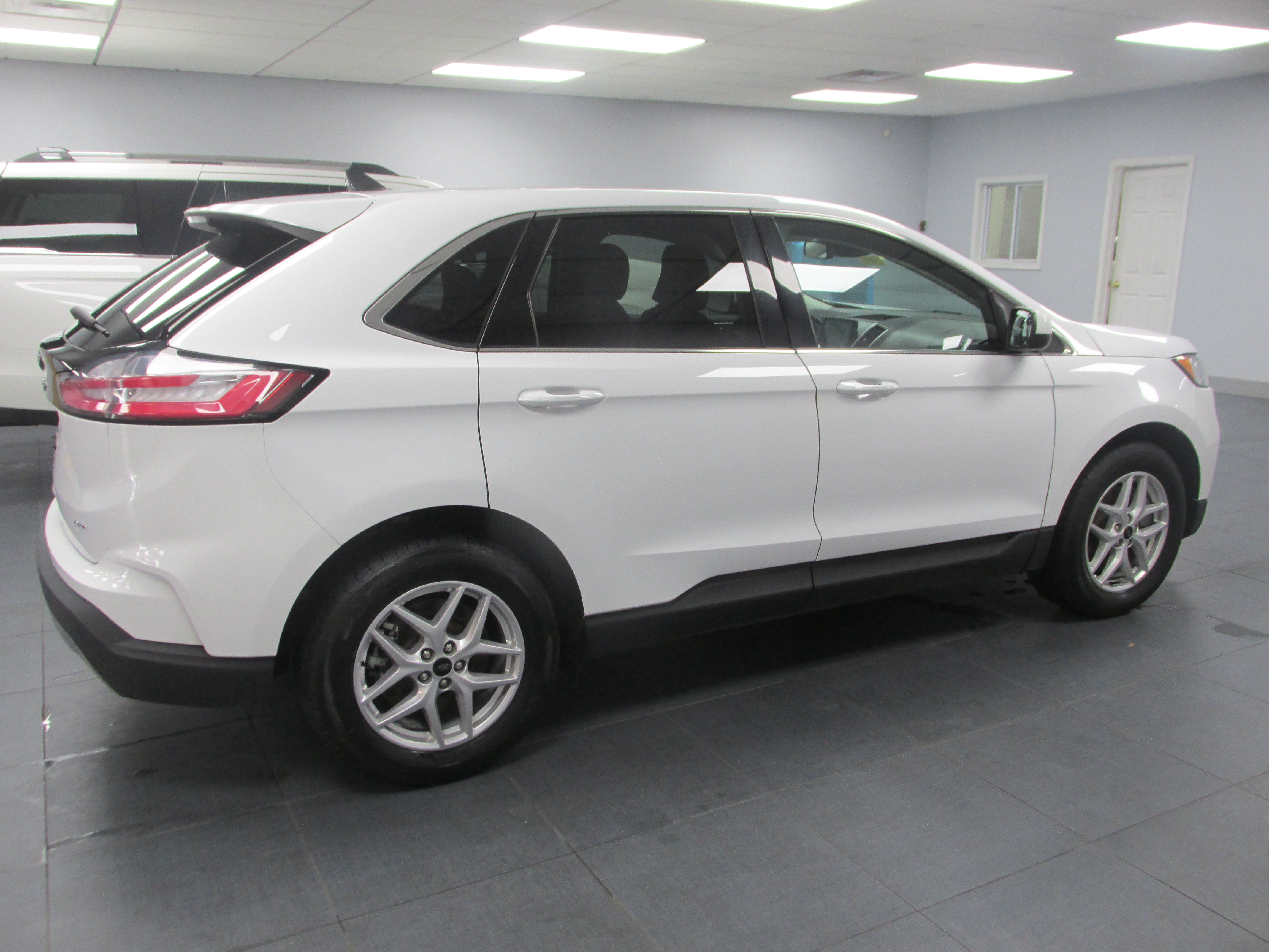 Certified 2024 Ford Edge SEL AWD/4WD image 4